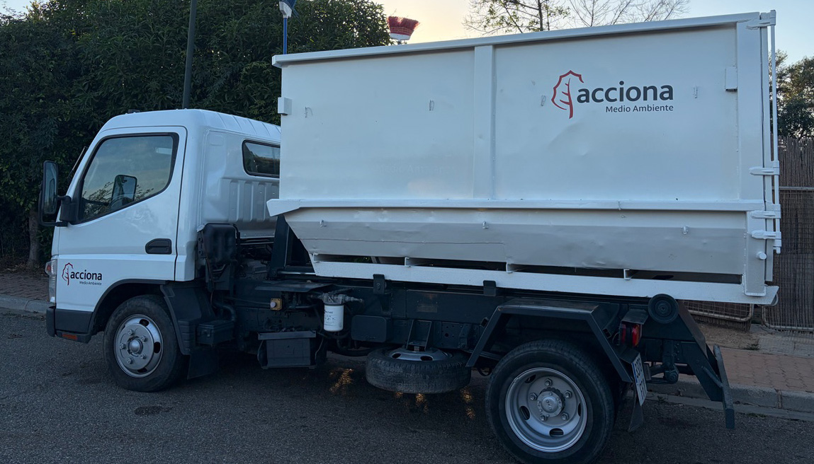 Acciona asume la gestión integral de limpieza y jardinería en El Zaudín.